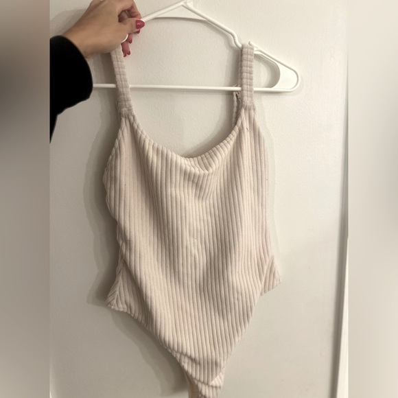 Zulu and Zephyr cream towelette ribbed one piece. - Picture 1 of 2